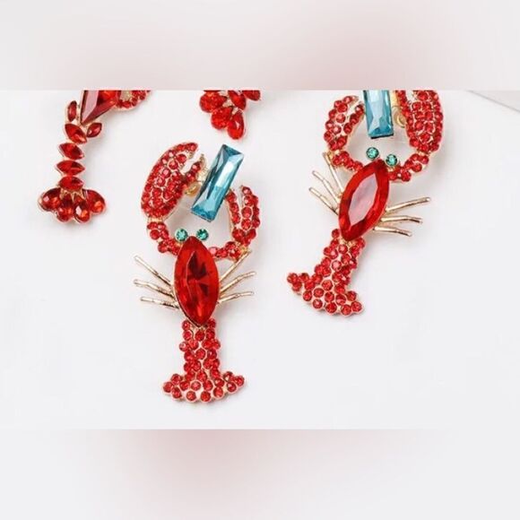 🦞 Betsey Johnson crystal lobster dangle earrings 🦞 - Picture 3 of 4